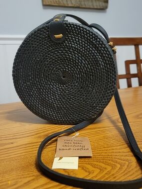 Round Woven Crossbody Bag - Black